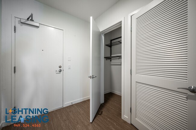 Foto del edificio - 11407 Chandler Blvd