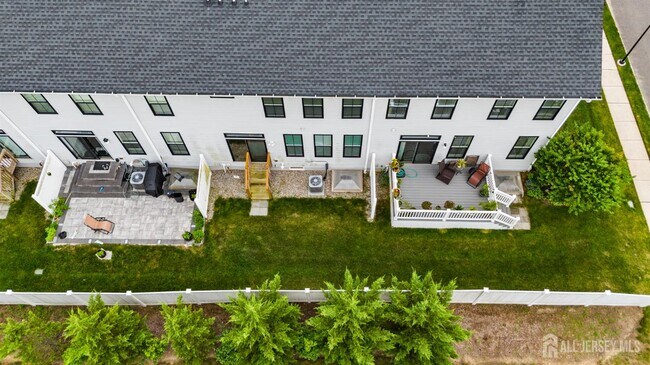 Foto del edificio - 30 Clover Ln