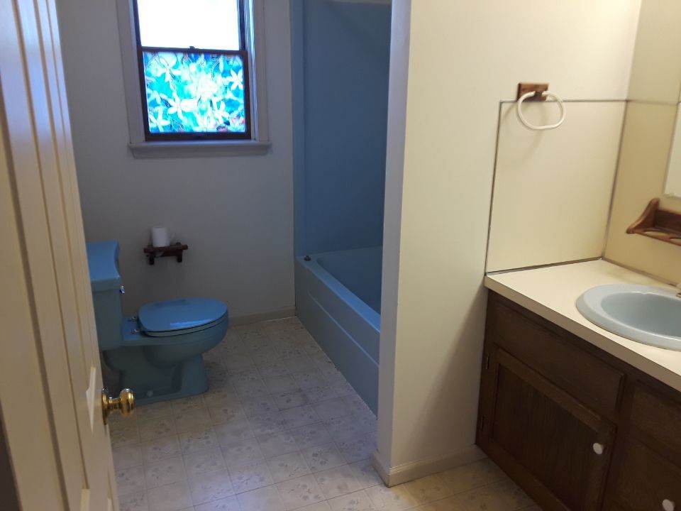 Bathroom - 406 State St