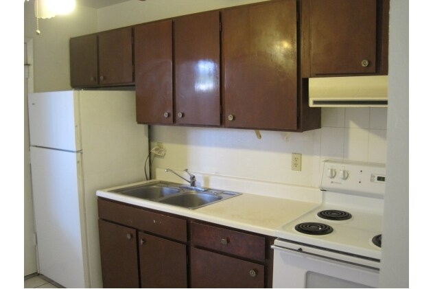  - 205-207 Alaska Ave