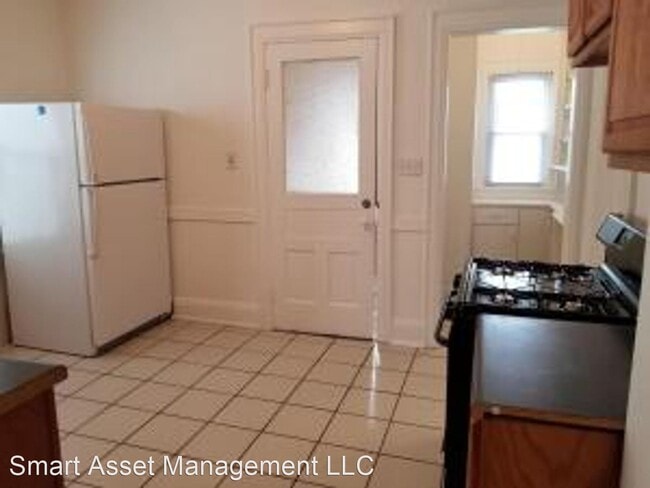 Building Photo - 3 br, 1 bath House - 2425 N Cramer Street
