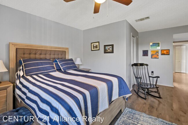 Foto del edificio - 2 br, 2 bath House - 7717 Cosme Dr. #2