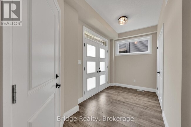 Building Photo - 66 Cash Cres