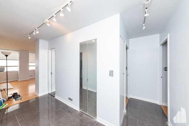 Foto del edificio - 5701 N Sheridan Rd