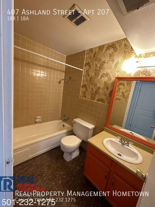 Building Photo - One Bedroom Apartment - Close to Downtown ...