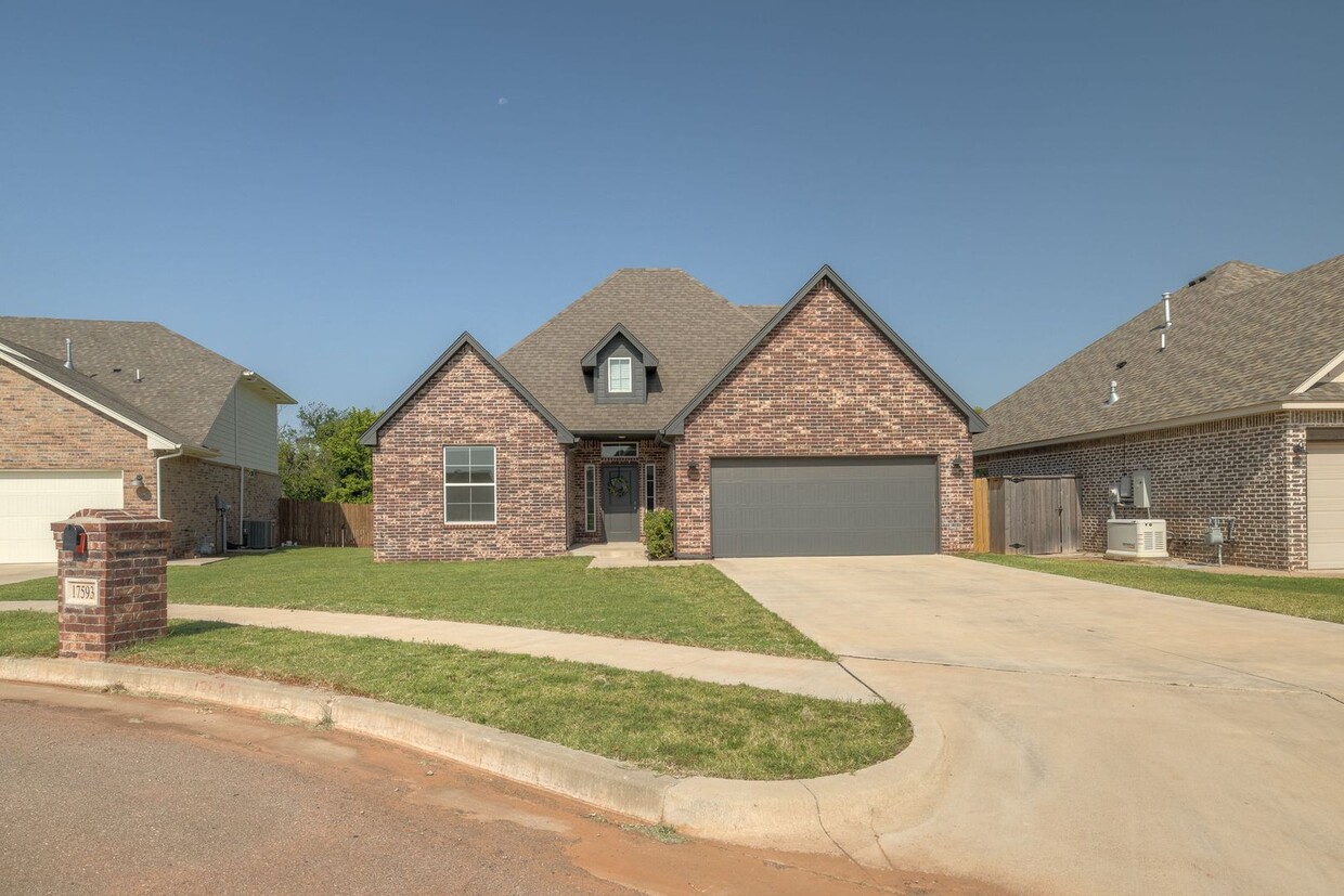 Primary Photo - 3 Bed 2.5 Bath in W/Bonus Room in Deer Cre...