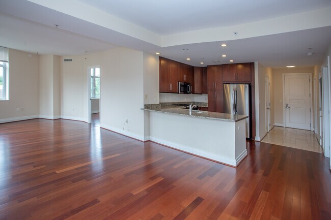 Building Photo - 8220 Crestwood Heights Dr