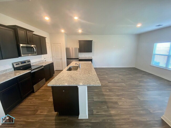 Building Photo - BEAUTIFUL 4 bed/2.5 bath in Converse that'...