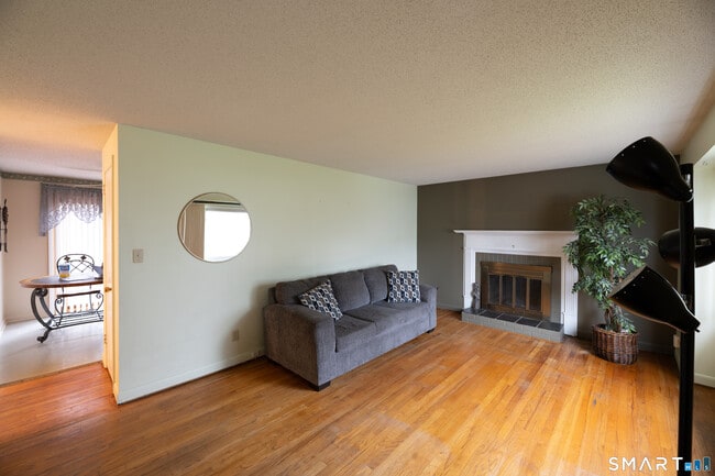 Building Photo - 3 Mountain View Dr