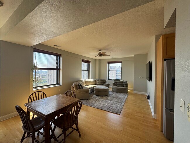 Foto del edificio - 606 W Wisconsin Ave