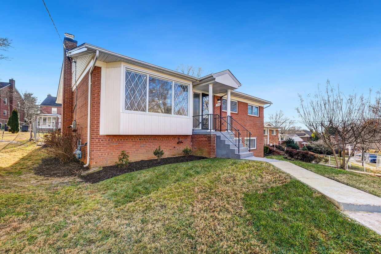 Foto principal - 1446 Roxanna Rd NW