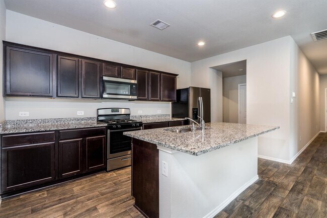 Foto del edificio - 14039 Crystal Cave Ln