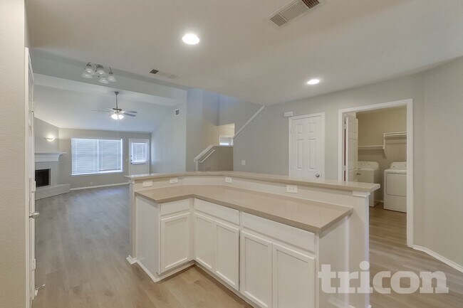 Building Photo - 206 Bison Meadow Dr