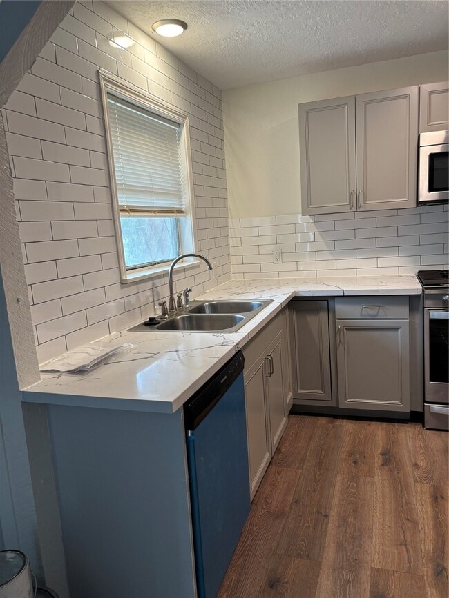 Foto del edificio - 4115 Tidewater Dr