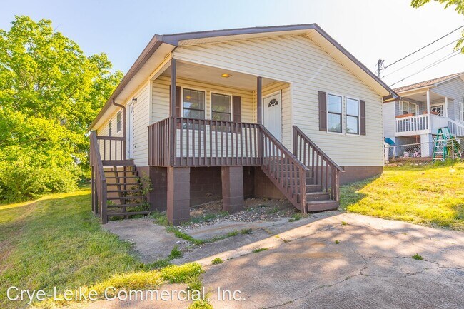 Foto del edificio - 4 br, 1.5 bath House - 1403 East 5th St.