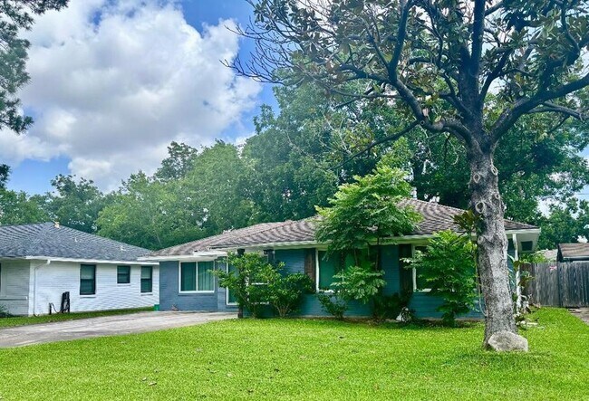 Foto del edificio - 2306 Hialeah Dr