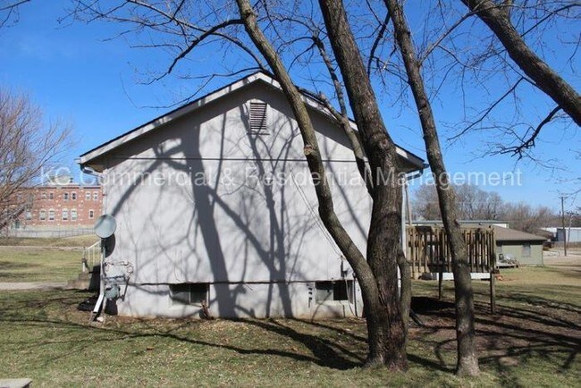 Building Photo - 205 S Ranson Rd