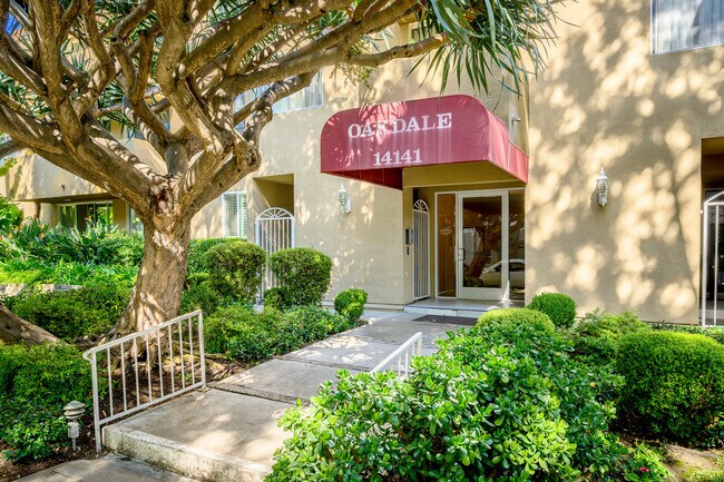 Foto del edificio - 14141 Dickens St