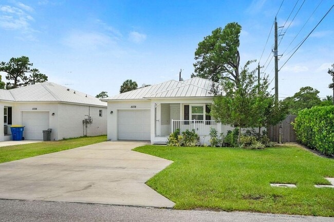 Building Photo - 5078 SE Isabelita Ave