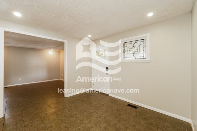 Foto del edificio - 303 Cypress Ave