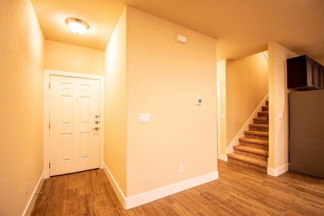 Foto del edificio - 347 Madison Oaks Ave