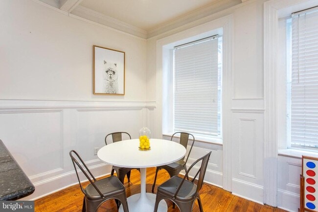 Building Photo - 2134 Locust St