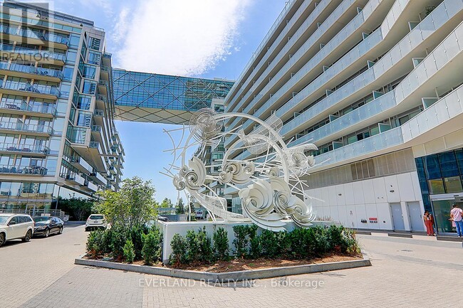 Photo du bâtiment - 15 Queens Quay E