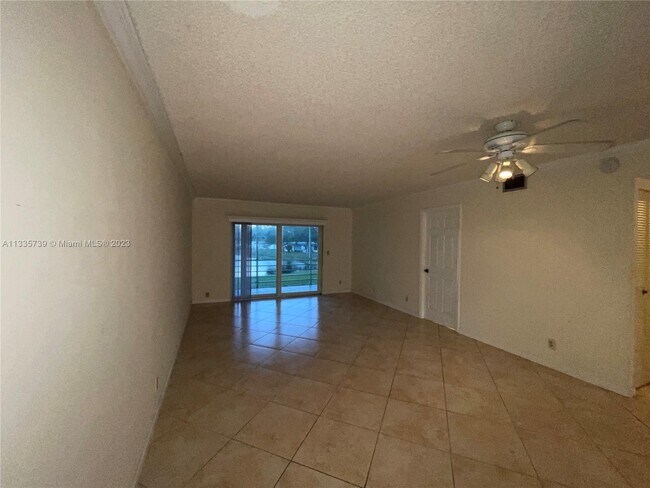 Building Photo - 126 Lake Constance Dr