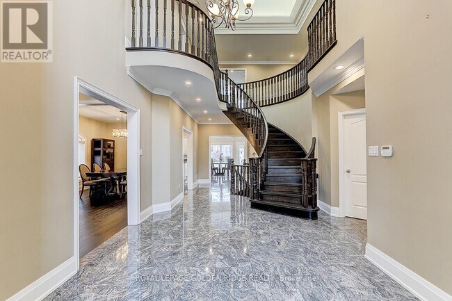 Building Photo - 11 Hillsborough Ct