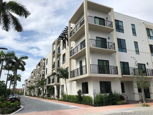 Foto principal - 4740 NW 84th Ave