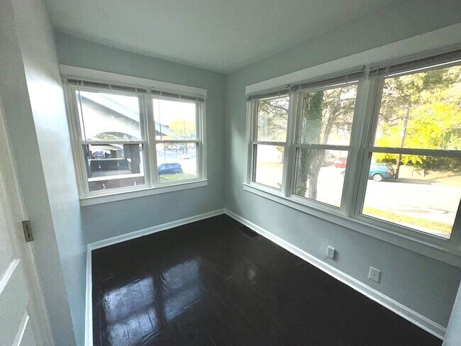 Foto del edificio - 3315 Bassett Rd