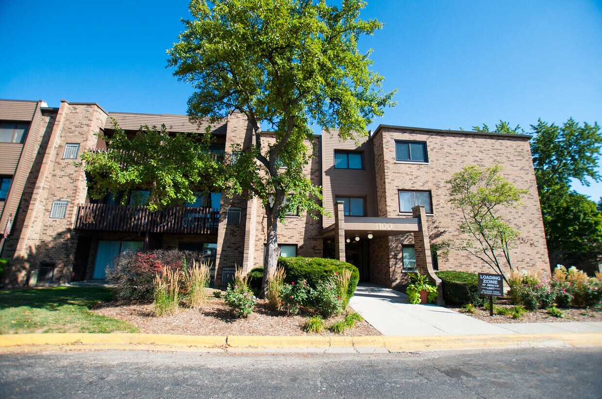 Primary Photo - 1100 E Randville Dr