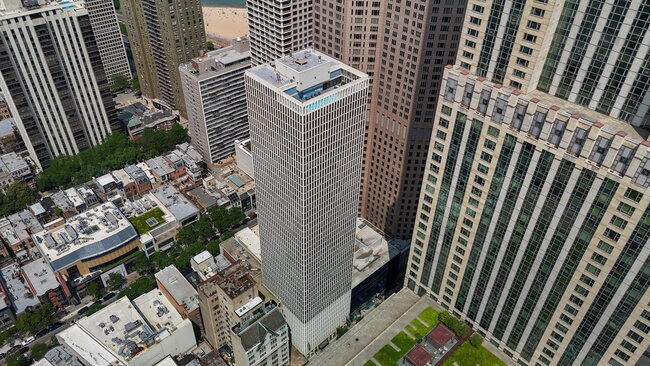 Foto del edificio - 100 E Walton St