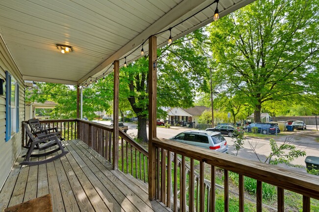 Building Photo - Great Bungalow with Huge Fenced in Backyar...