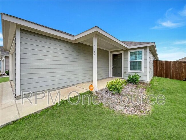 Building Photo - 7509 Jackrabbit Avenue