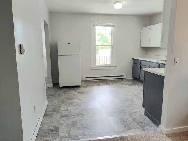 Large eat-in kitchen - 20 Case Ave