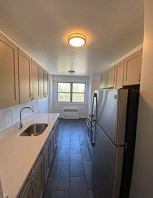 Foto del edificio - 3 bedroom in BRONX NY 10473