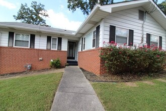 Building Photo - 101 E Magnolia Ln