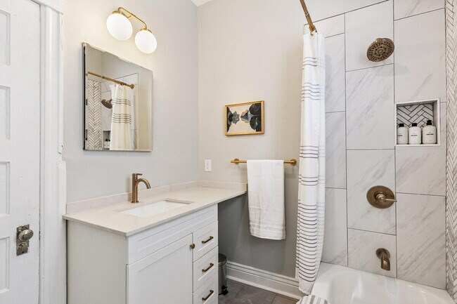 Foto del edificio - 2619 E 12th Ave