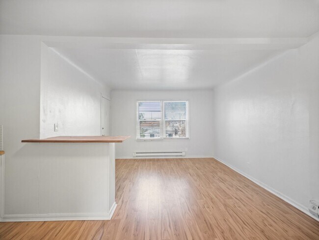 Foto del edificio - GREAT LOWER SOUTH HILL LOCATION CLOSE TO H...