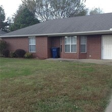 Building Photo - 2152 Kristy Ln