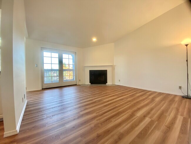 Living room - 12027 SE 60th St