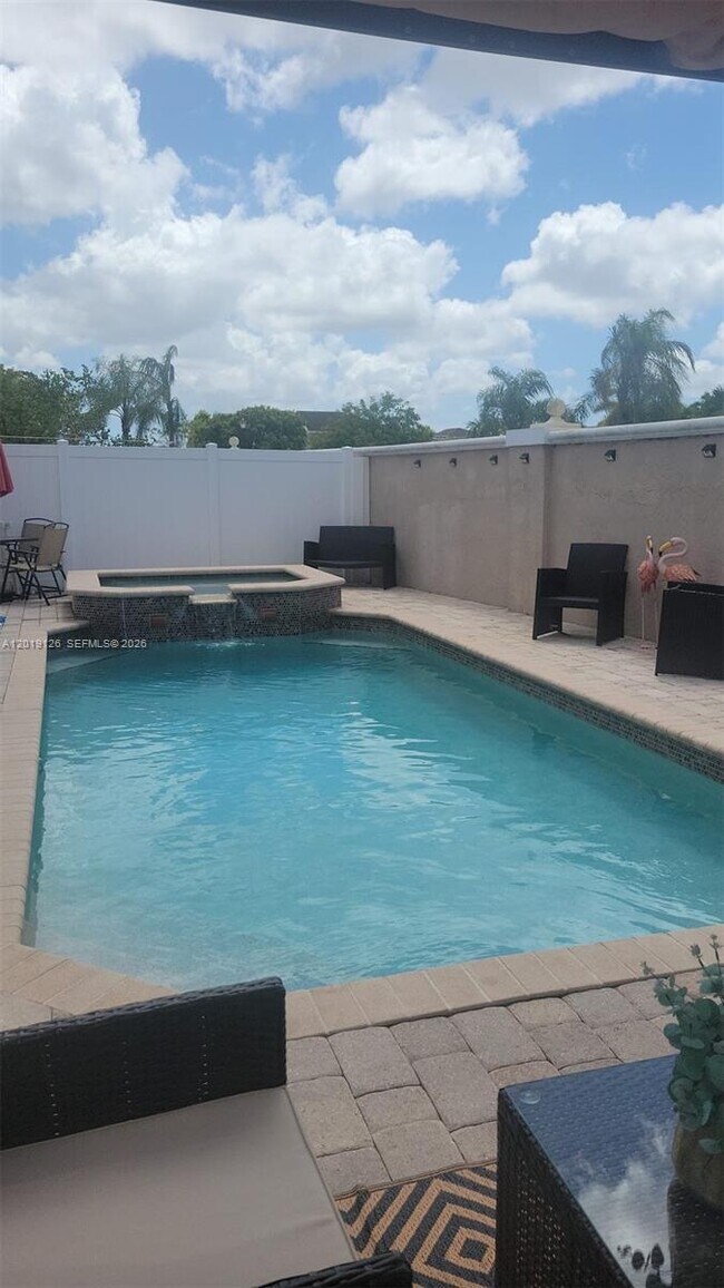 Foto del edificio - 5670 NW 187th St