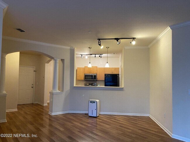 Building Photo - 8290 Westgate Dr