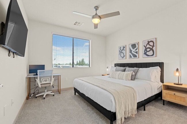 Building Photo - 711 W Broadway Rd