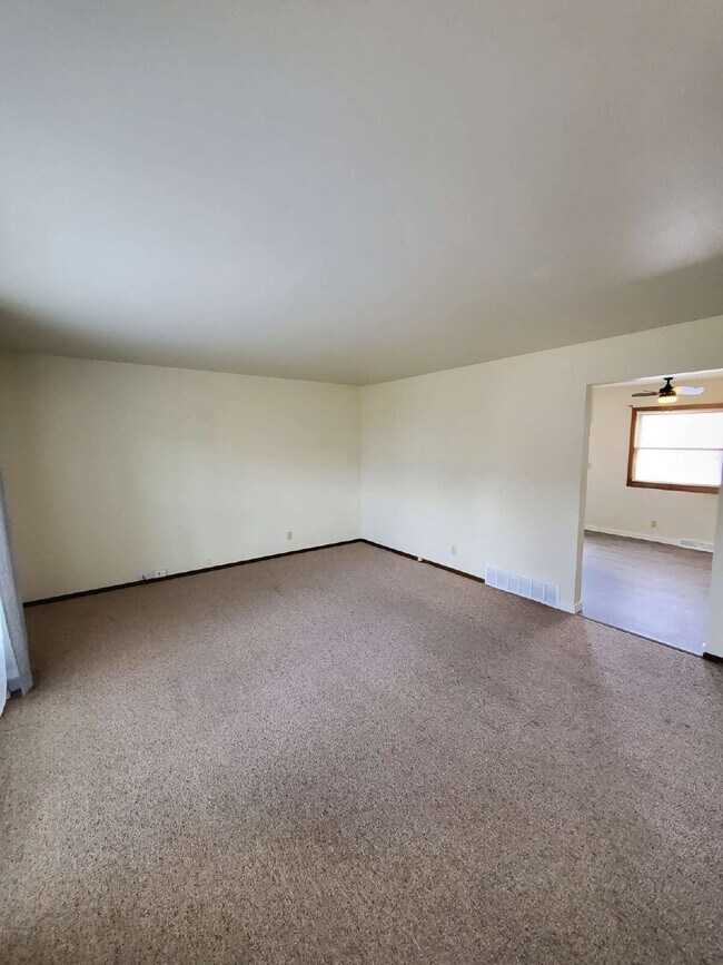 Foto del edificio - S69W14961 Cornell Cir