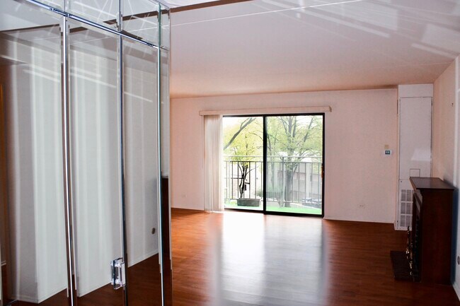 Foto del edificio - 6340 Americana Dr