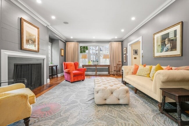 Foto del edificio - 15 Hubbard Park Rd