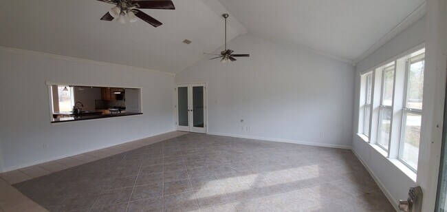 Foto del edificio - Available Now