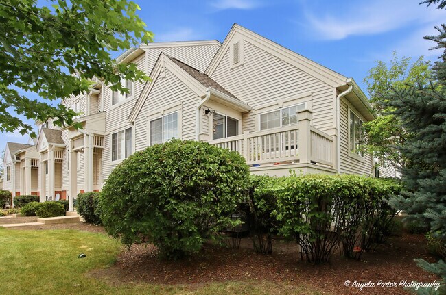 Building Photo - 649 S Parkside Dr